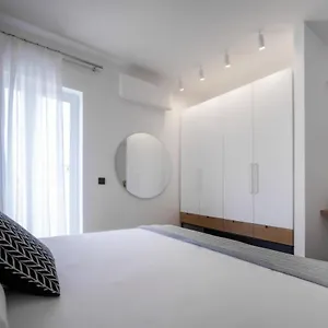 κάντε κράτηση εδώ