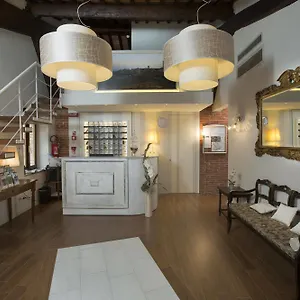 κάντε κράτηση εδώ